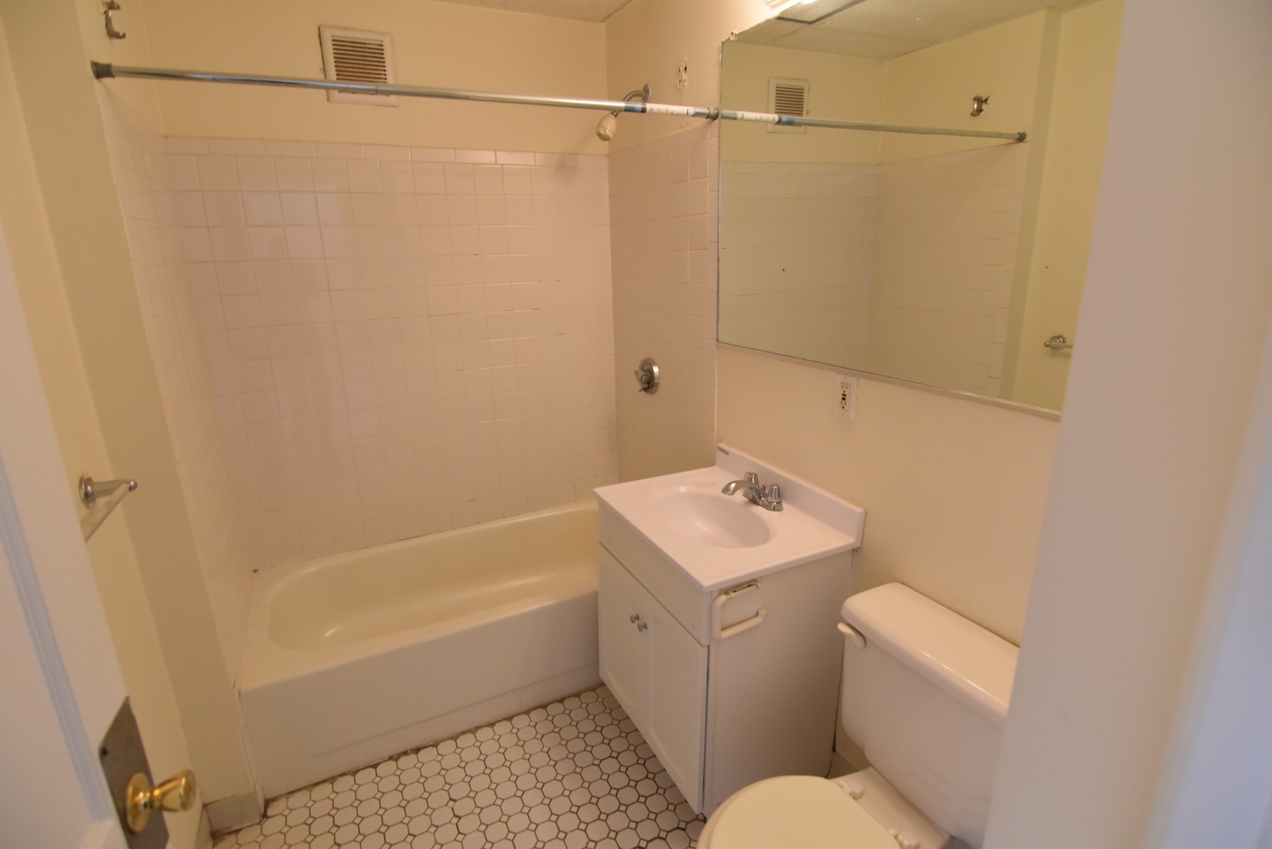 1 bed, 1 bath apartment for rent at 441 Cambridge St Unit 1, Allston — photo 6 of 6