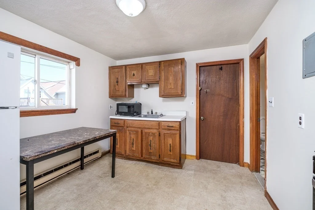 1 bed, 1 bath apartment for rent at 441 Ferry St Unit 1, Revere — photo 3 of 8