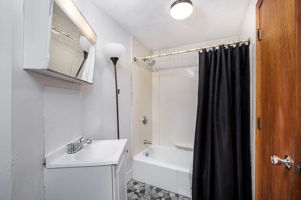 1 bed, 1 bath apartment for rent at 441 Ferry St Unit 1, Revere — photo 6 of 8