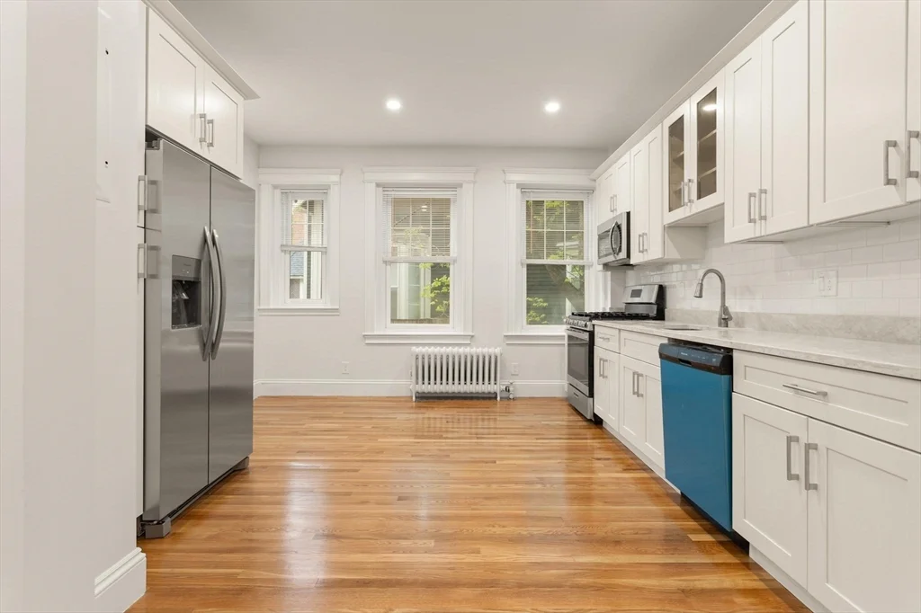 3 bed, 2 bath apartment for rent at 441 Washington St Unit 2, Brookline Village — photo 6 of 21