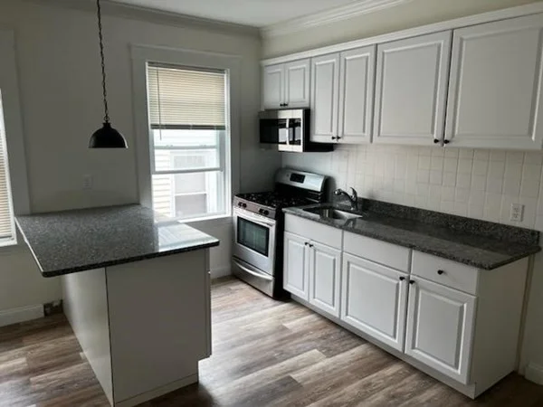 3 bed, 1 bath apartment for rent at 4412 Washington St Unit 3, Roslindale