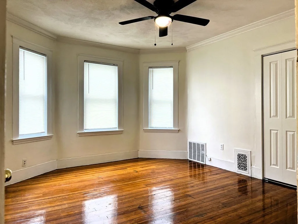 3 bed, 1 bath apartment for rent at 4412 Washington St Unit 3, Roslindale — photo 5 of 9