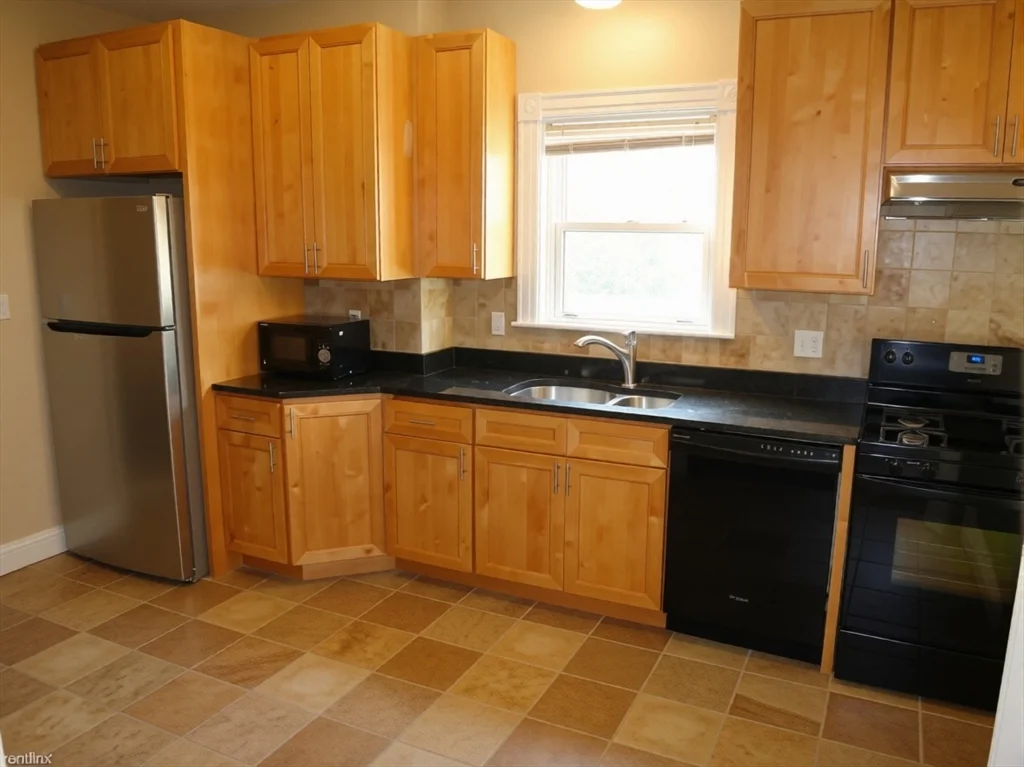 2 bed, 1 bath apartment for rent at 442 Broadway Unit 0, Winter Hill — photo 3 of 7
