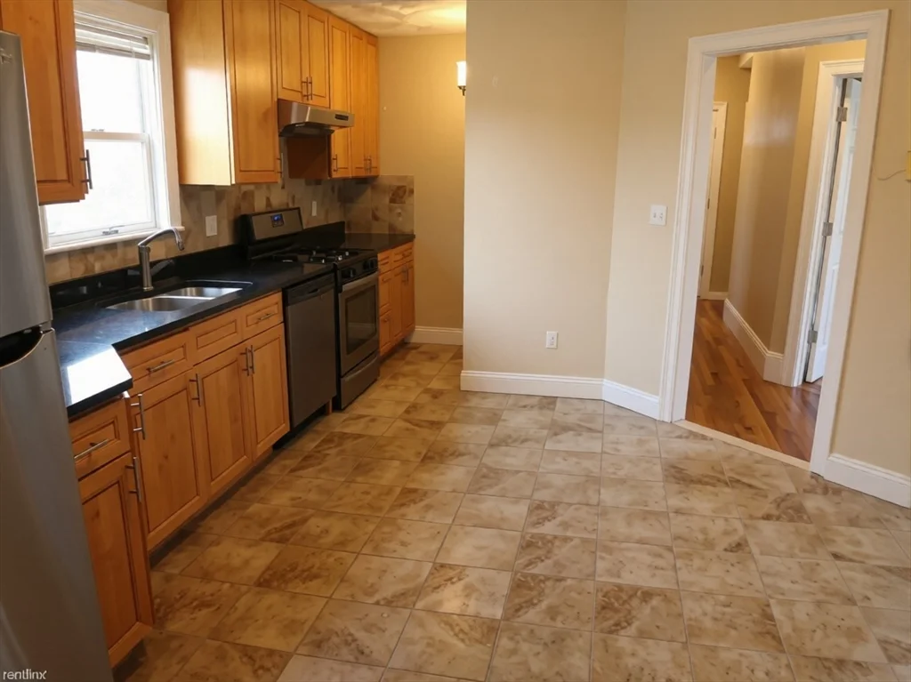 2 bed, 1 bath apartment for rent at 442 Broadway Unit 0, Winter Hill — photo 2 of 7