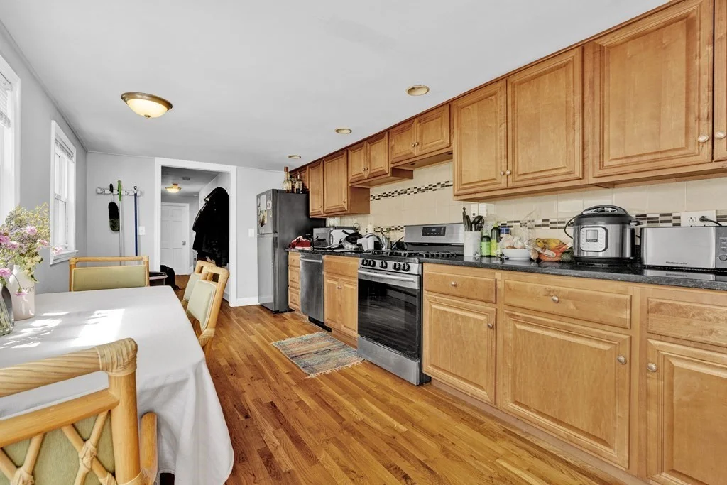 5 bed, 2 bath apartment for rent at 442 West 4th Unit 2, South Boston — photo 2 of 12