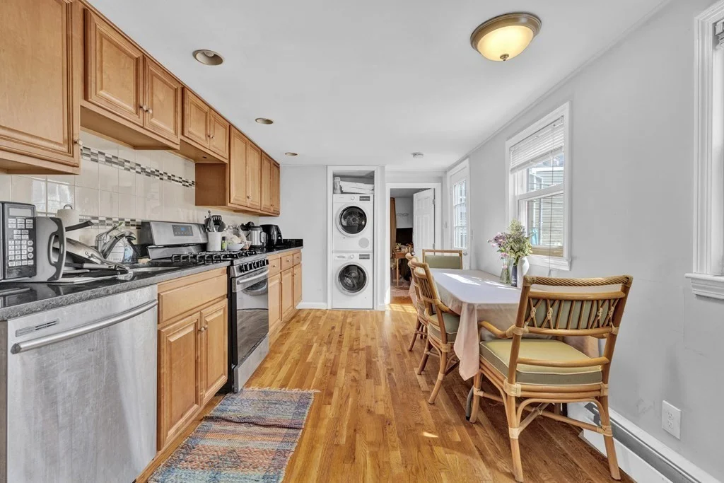 5 bed, 2 bath apartment for rent at 442 West 4th Unit 2, South Boston — photo 1 of 12