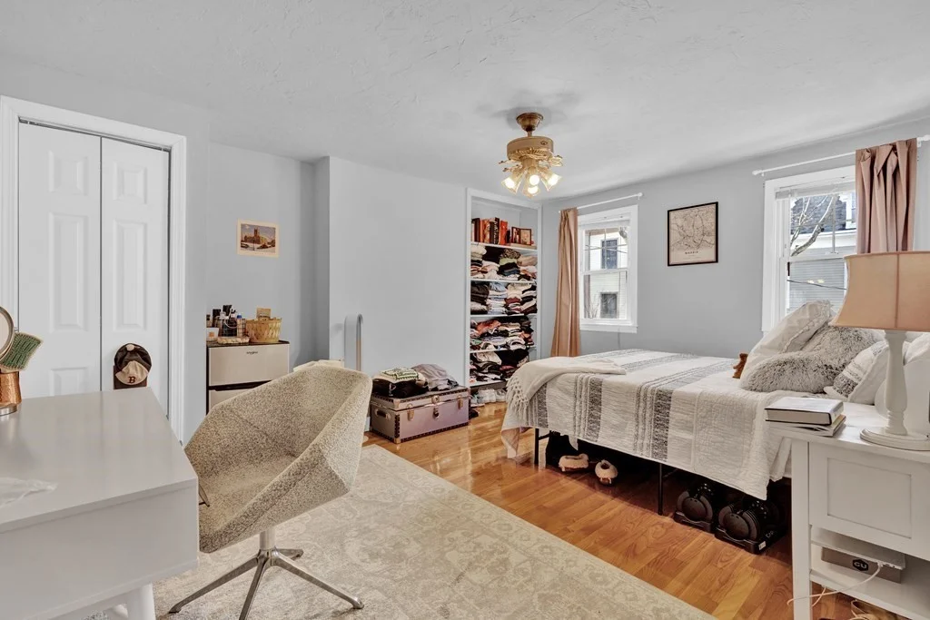 5 bed, 2 bath apartment for rent at 442 West 4th Unit 2, South Boston — photo 6 of 12