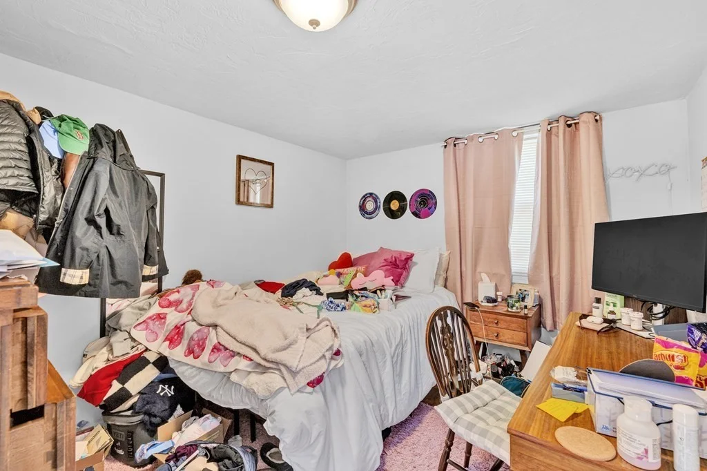 5 bed, 2 bath apartment for rent at 442 West 4th Unit 2, South Boston — photo 10 of 12
