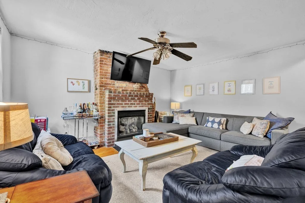 5 bed, 2 bath apartment for rent at 442 West 4th Unit 2, South Boston — photo 5 of 12
