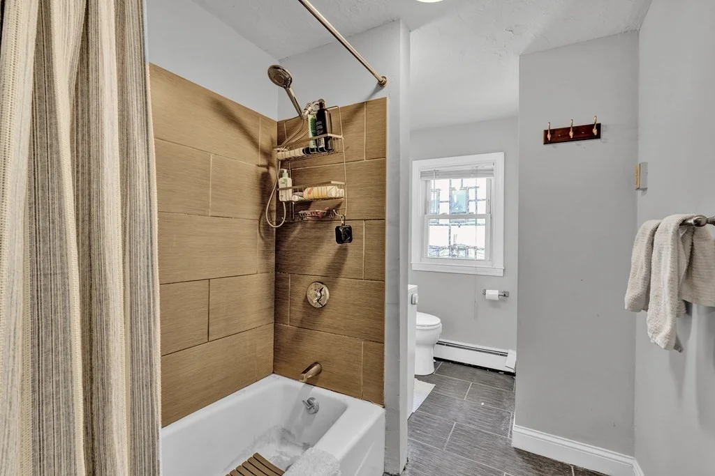 5 bed, 2 bath apartment for rent at 442 West 4th Unit 2, South Boston — photo 11 of 12