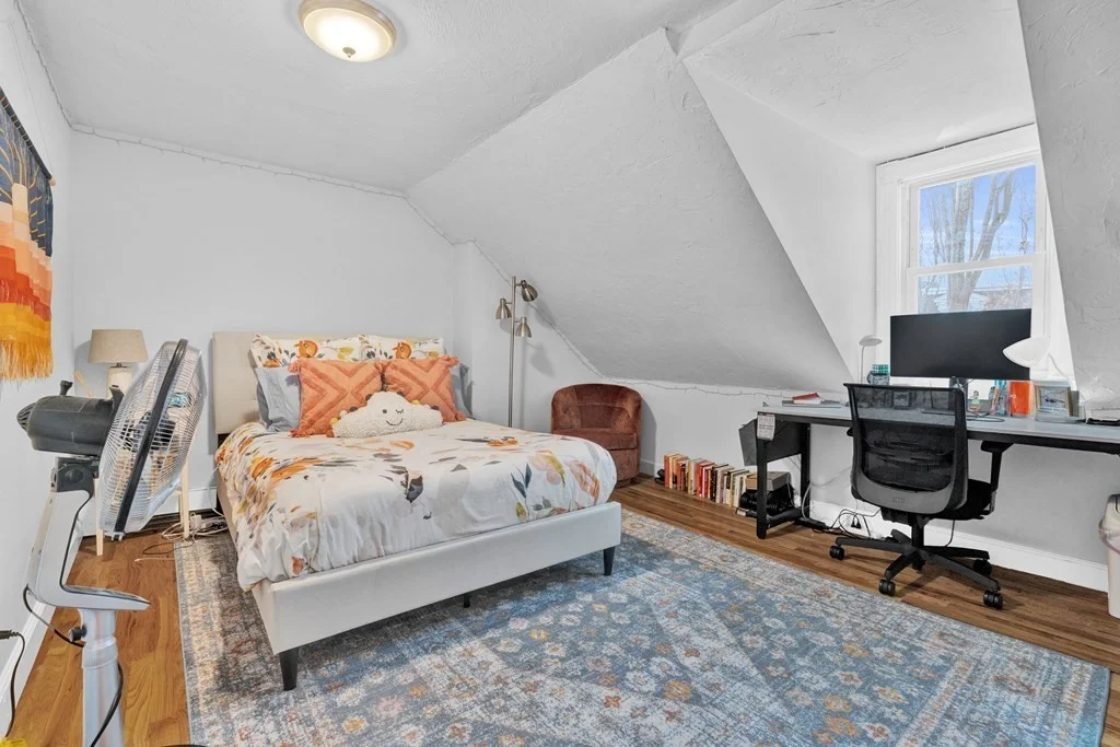 5 bed, 2 bath apartment for rent at 442 West 4th Unit 2, South Boston — photo 7 of 12