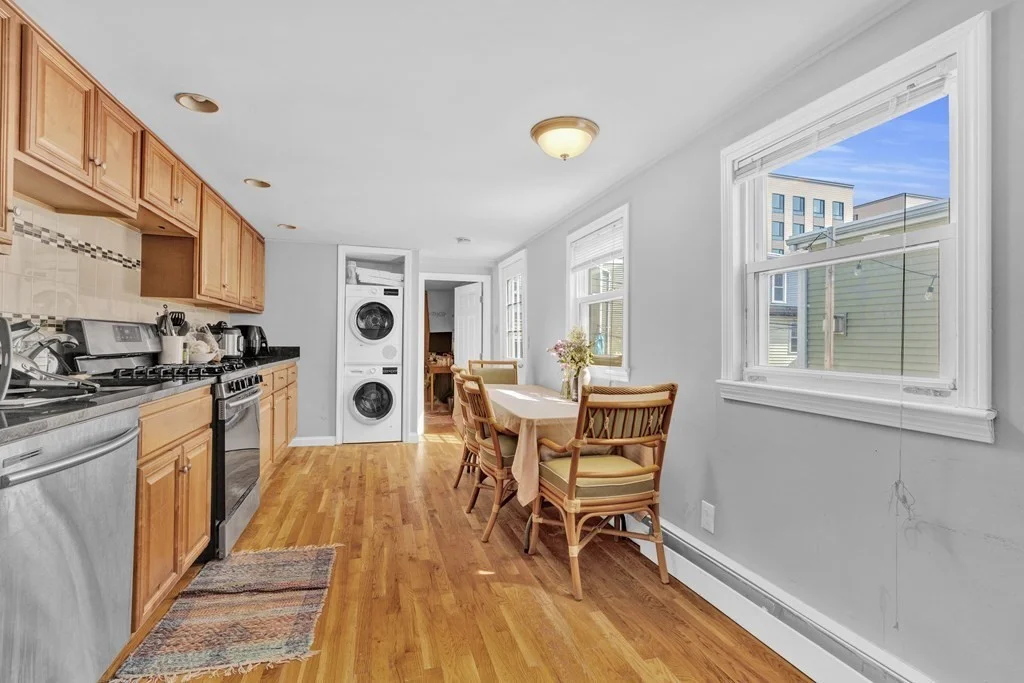 5 bed, 2 bath apartment for rent at 442 West 4th Unit 2, South Boston — photo 3 of 12