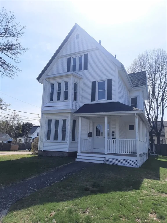 3 bed, 1 bath apartment for rent at 442 Washington St Unit 2, Whitman — photo 1 of 7