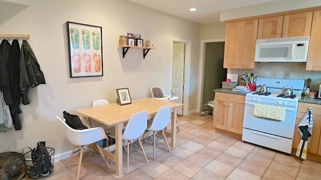 2 bed, 1 bath apartment for rent at 443 Broadway Unit 1, Winter Hill — photo 3 of 14
