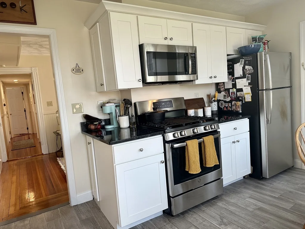 2 bed, 1 bath apartment for rent at 443 Bunker Hill St Unit 1, Charlestown — photo 6 of 8