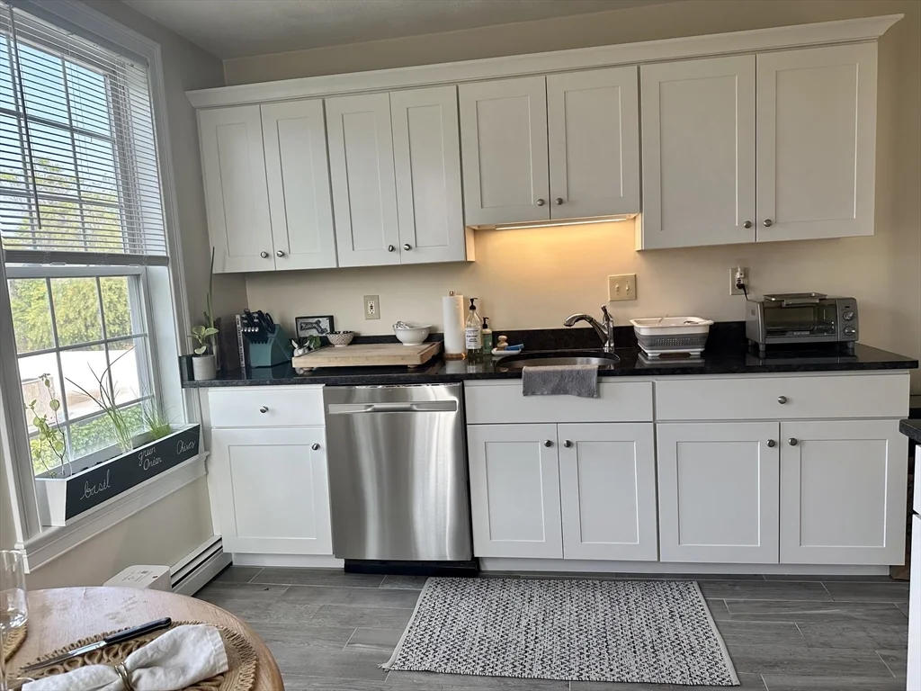 2 bed, 1 bath apartment for rent at 443 Bunker Hill St Unit 1, Charlestown — photo 7 of 8