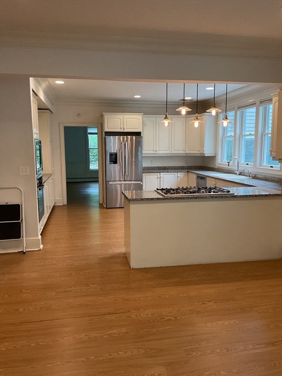 3 bed, 2 bath apartment for rent at 444 Atlantic Ave, Beach Bluff — photo 4 of 24