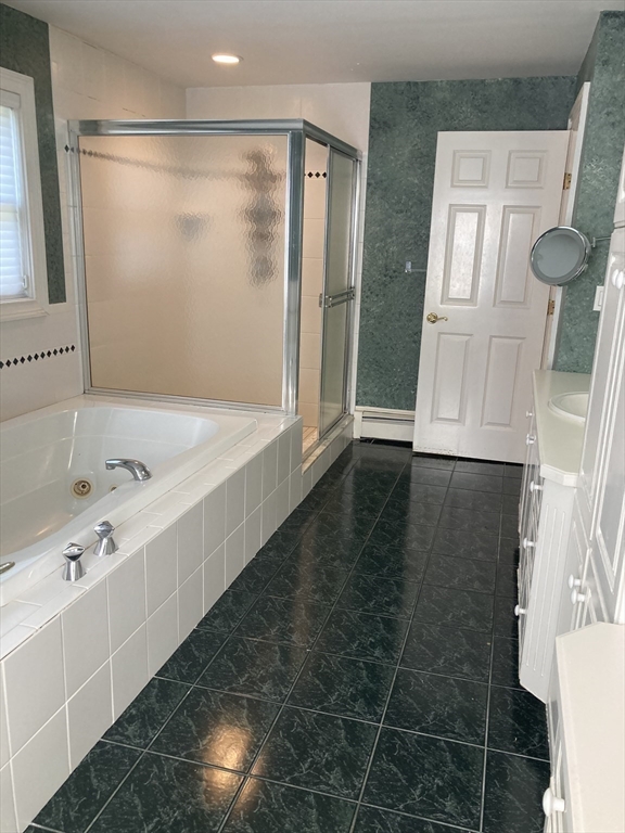 3 bed, 2 bath apartment for rent at 444 Atlantic Ave, Beach Bluff — photo 13 of 24