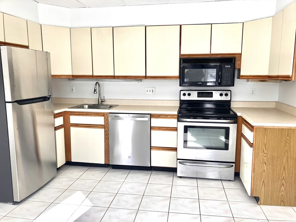 1 bed, 1 bath apartment for rent at 444 Broadway Unit 1, Lynn — photo 10 of 16