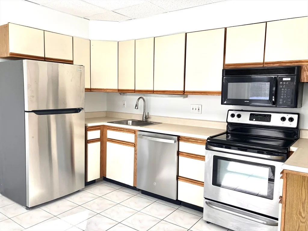 1 bed, 1 bath apartment for rent at 444 Broadway Unit 1, Lynn — photo 11 of 16