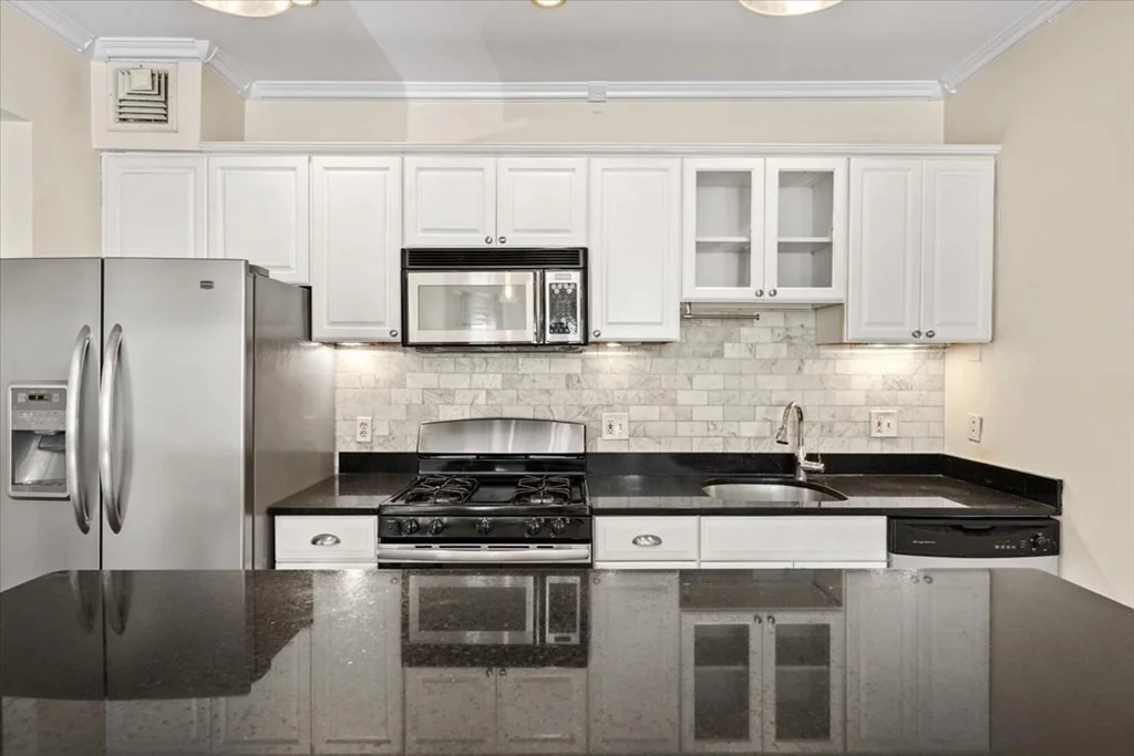 3 bed, 2 bath apartment for rent at 444 East 8th St Unit 1, South Boston — photo 5 of 13