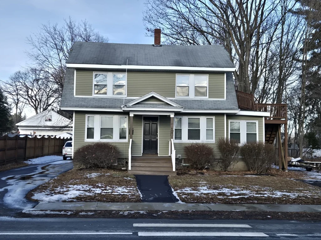 2 bed, 1 bath apartment for rent at 444 Groveland Unit 1, Haverhill