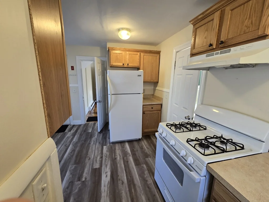 2 bed, 1 bath apartment for rent at 444 Groveland Unit 1, Haverhill — photo 4 of 11