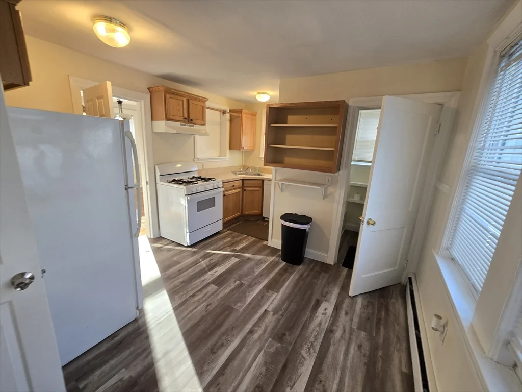 2 bed, 1 bath apartment for rent at 444 Groveland Unit 1, Haverhill — photo 5 of 11
