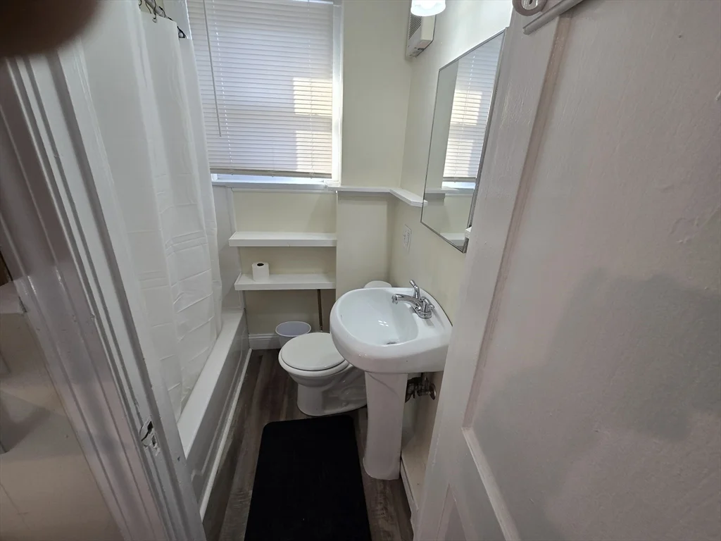 2 bed, 1 bath apartment for rent at 444 Groveland Unit 1, Haverhill — photo 6 of 11