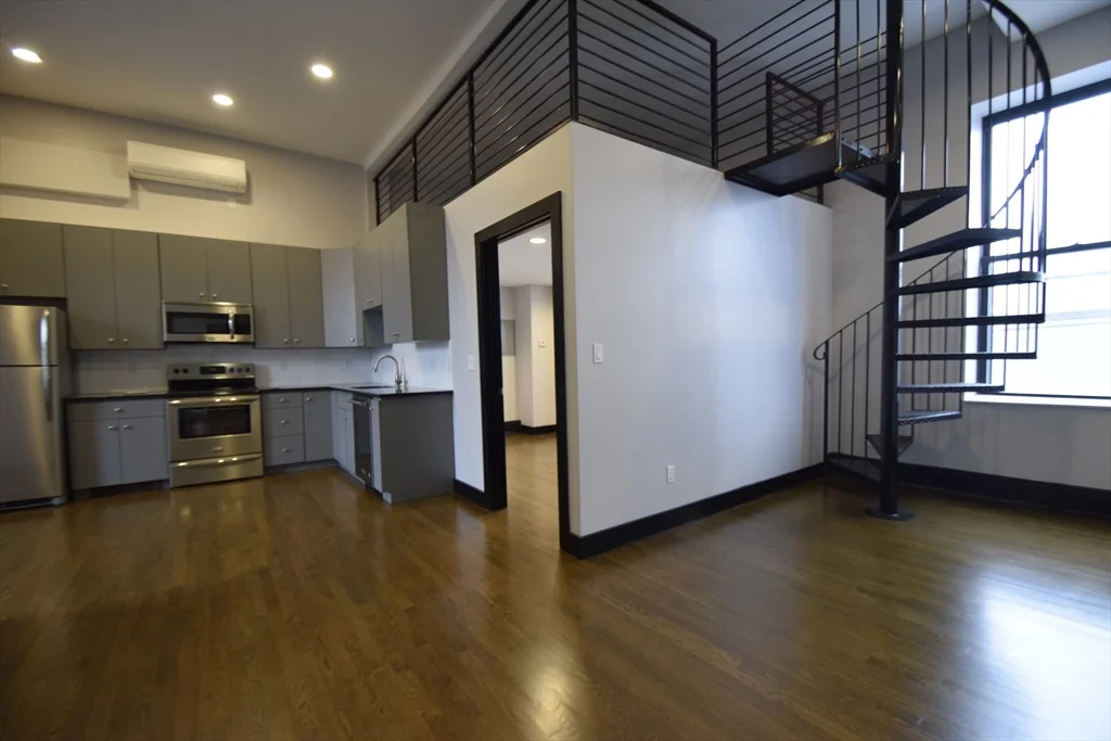 1 bed, 1 bath apartment for rent at 444 Western Ave Unit 3, Brighton — photo 3 of 11