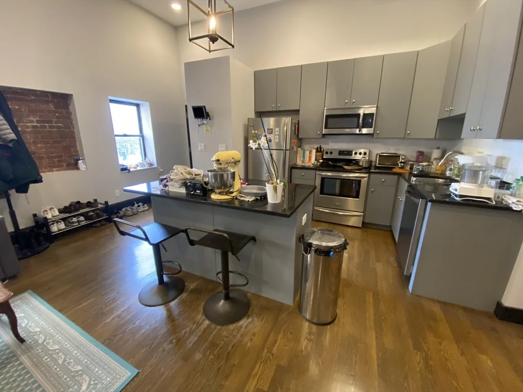 3 bed, 1 bath apartment for rent at 444 Western Ave Unit 4, Brighton — photo 9 of 18