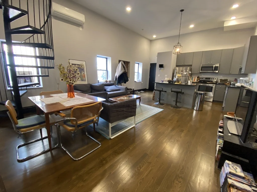 3 bed, 1 bath apartment for rent at 444 Western Ave Unit 4, Brighton — photo 2 of 18