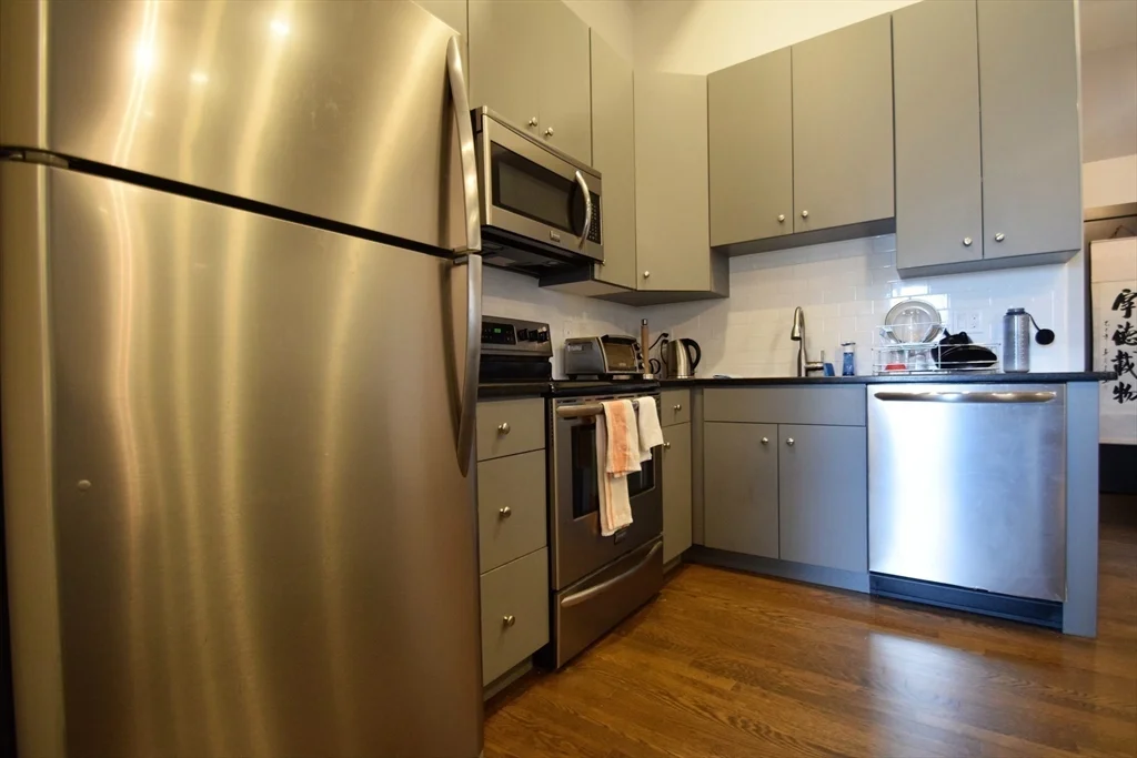3 bed, 1 bath apartment for rent at 444 Western Ave Unit 4, Brighton — photo 10 of 18