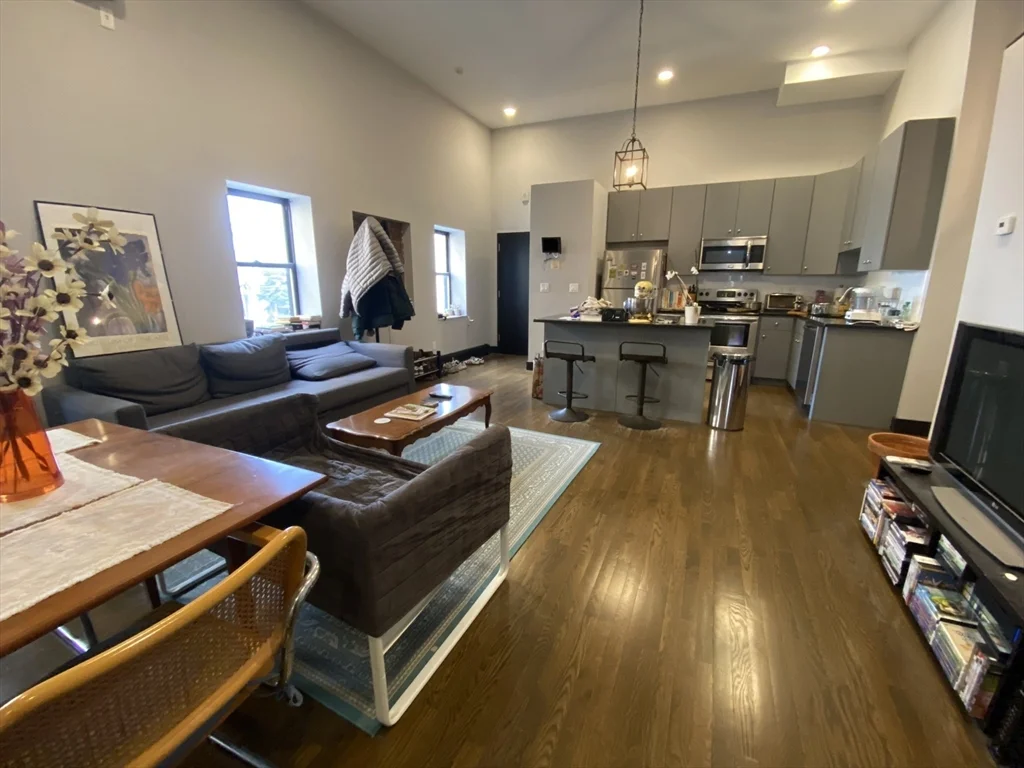 3 bed, 1 bath apartment for rent at 444 Western Ave Unit 4, Brighton — photo 3 of 18