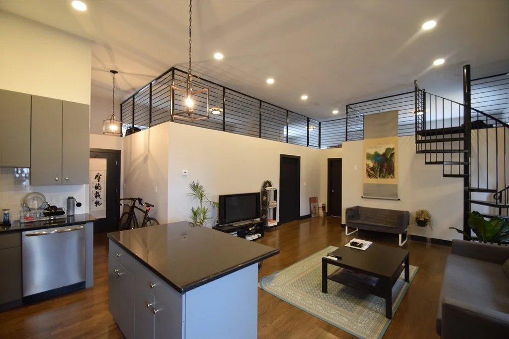 3 bed, 1 bath apartment for rent at 444 Western Ave Unit 4, Brighton — photo 4 of 18