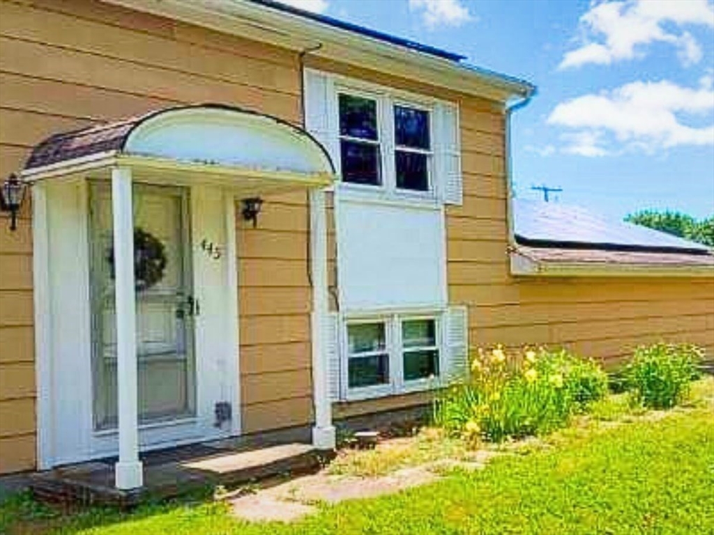 2 bed, 1 bath apartment for rent at 445 Chase Unit 2, Dartmouth — photo 1 of 13