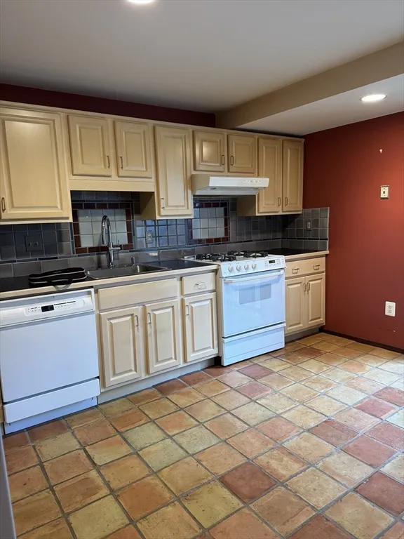 2 bed, 2 bath apartment for rent at 445 Old Stone Brk Unit 445, Acton — photo 2 of 16