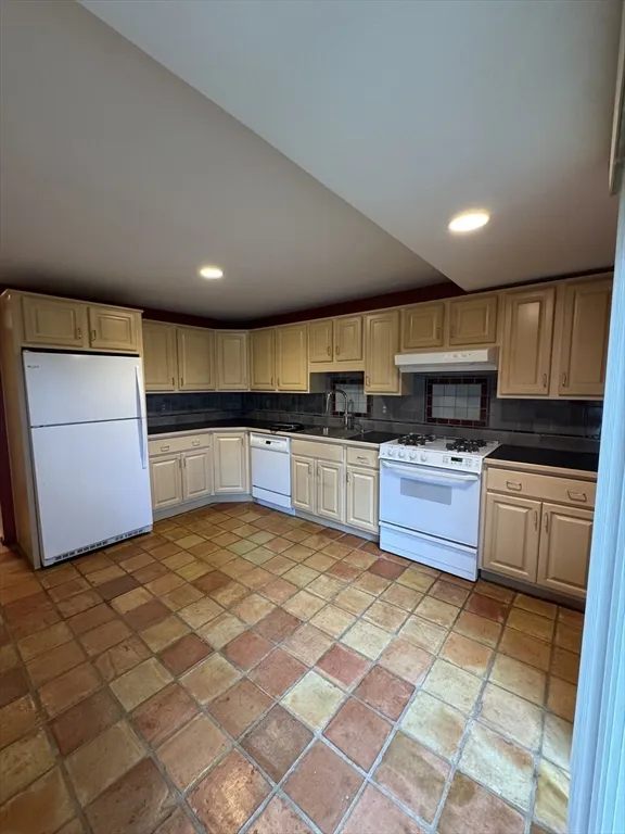 2 bed, 2 bath apartment for rent at 445 Old Stone Brk Unit 445, Acton — photo 1 of 16