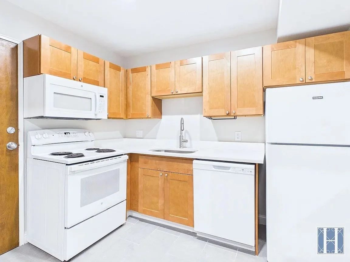 1 bed, 1 bath apartment for rent at 445 Pleasant St Unit 21, Weymouth — photo 3 of 8