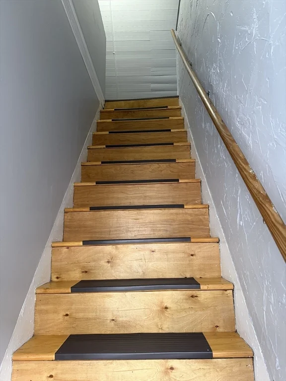 3 bed, 1 bath apartment for rent at 446-448 Main St Unit 2R, Brockton — photo 6 of 12