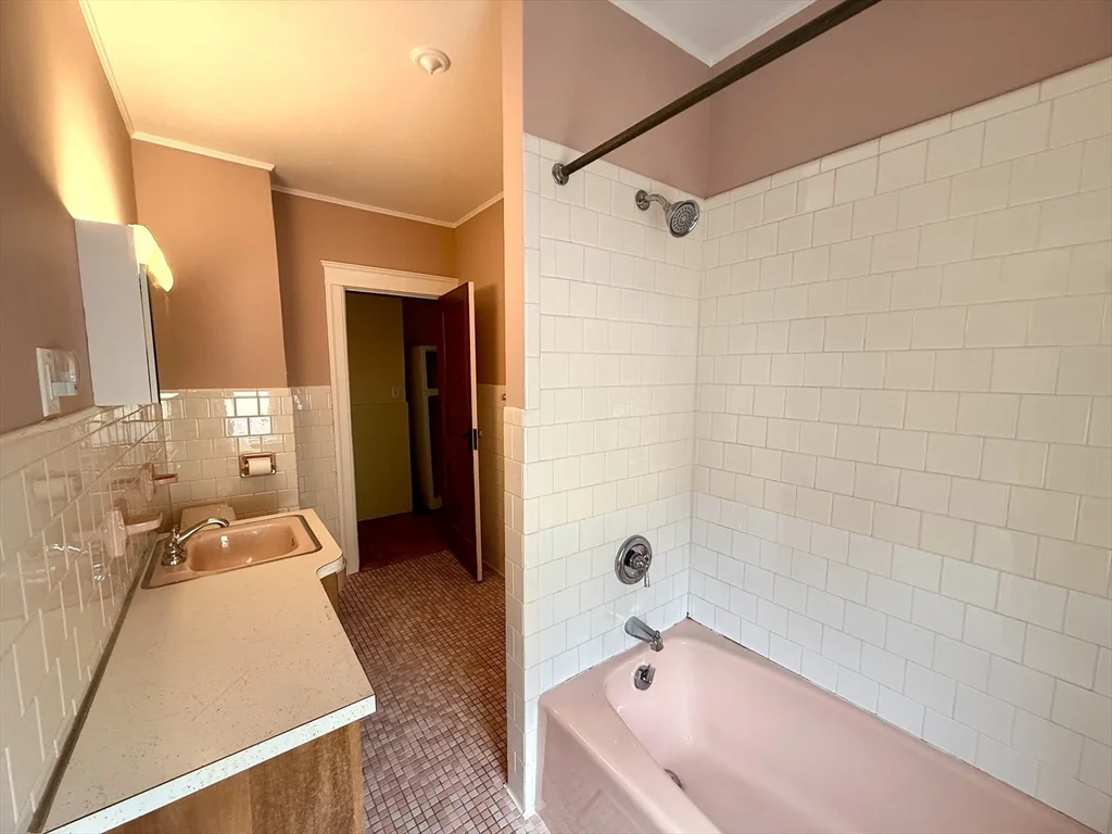 3 bed, 1 bath apartment for rent at 446 Chandler St Unit 1, Worcester — photo 10 of 13