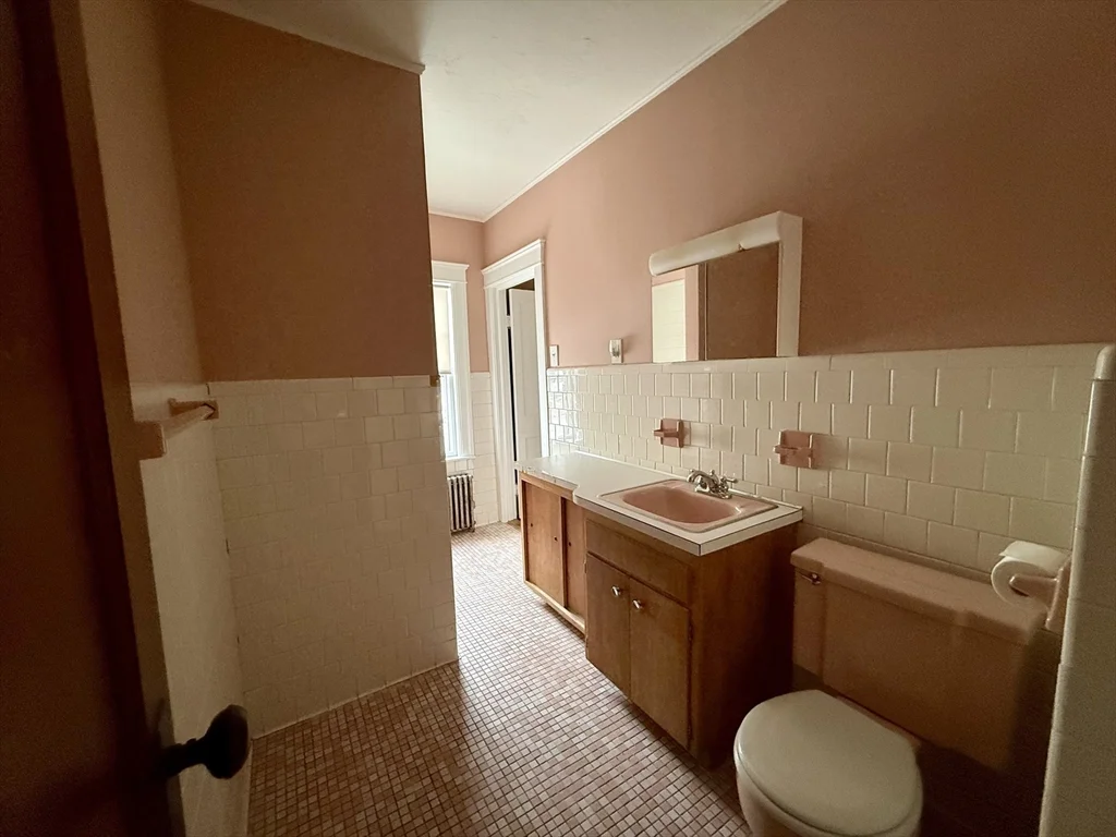 3 bed, 1 bath apartment for rent at 446 Chandler St Unit 1, Worcester — photo 9 of 13