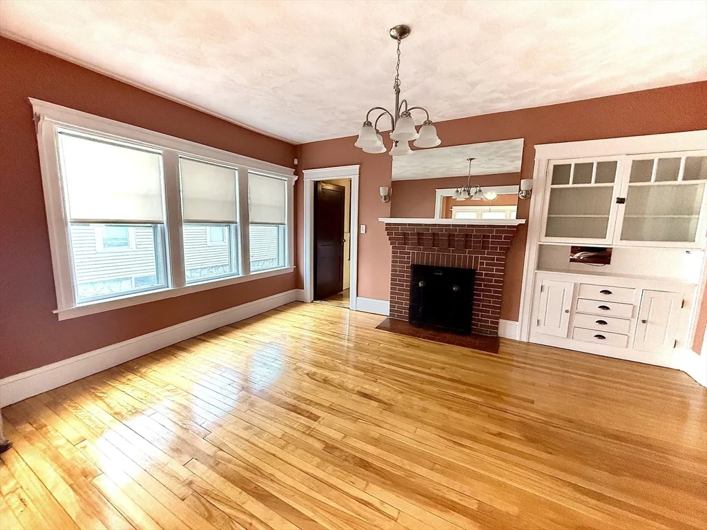 3 bed, 1 bath apartment for rent at 446 Chandler St Unit 1, Worcester — photo 4 of 13