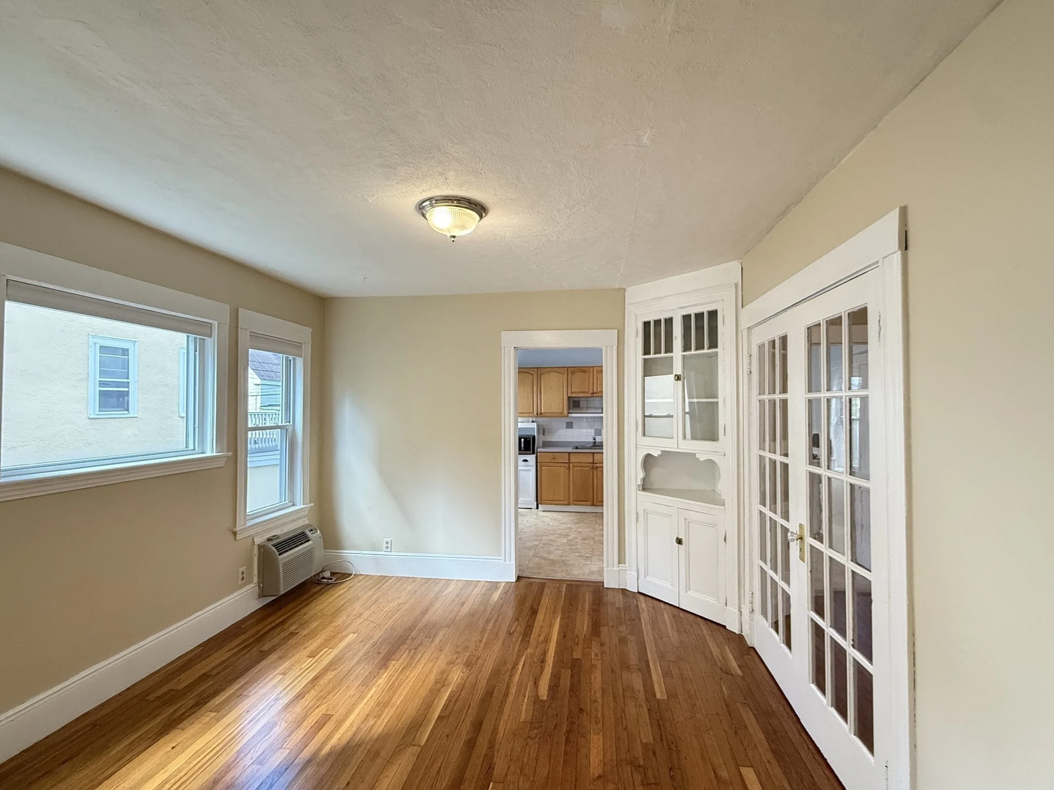 1 bed, 1 bath apartment for rent at 4463 Washington St Unit 1, Roslindale — photo 5 of 13