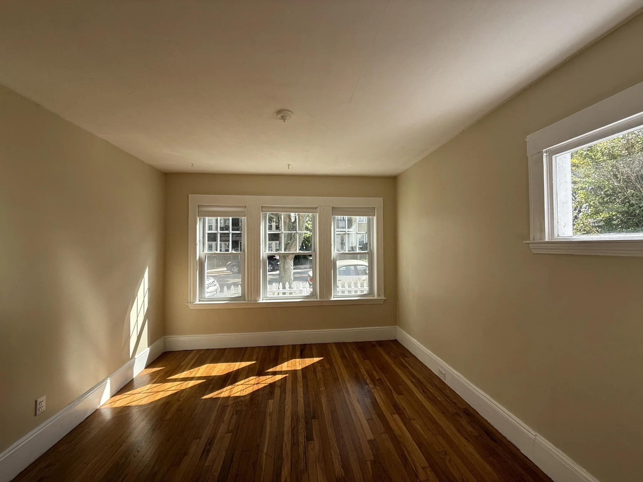 1 bed, 1 bath apartment for rent at 4463 Washington St Unit 1, Roslindale — photo 3 of 13