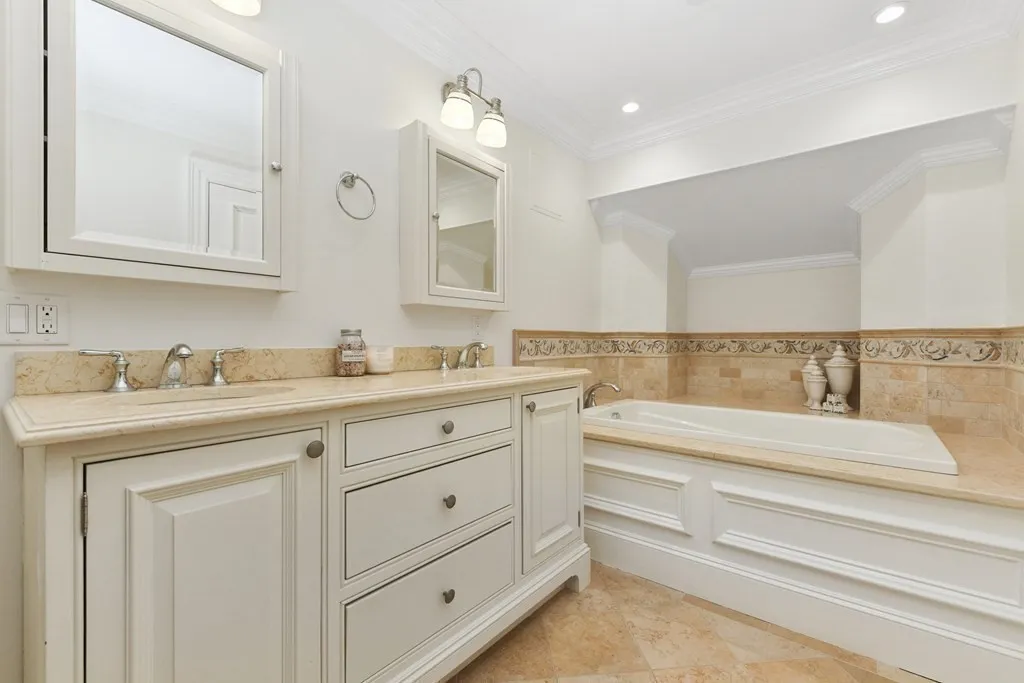 3 bed, 2.5 bath apartment for rent at 447 Beacon St Unit 1, Back Bay — photo 11 of 19