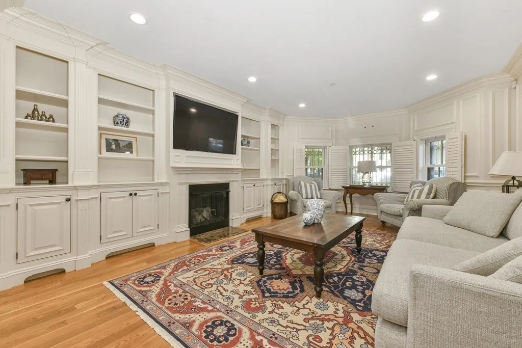 3 bed, 2.5 bath apartment for rent at 447 Beacon St Unit 1, Back Bay — photo 3 of 19