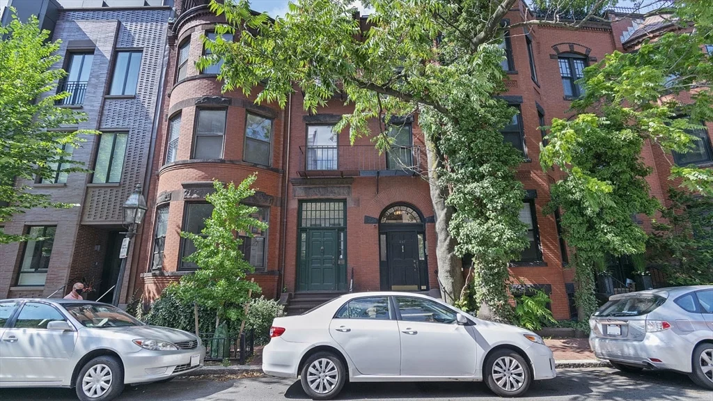 1 bed, 1 bath apartment for rent at 447 Marlborough Unit 3, Back Bay