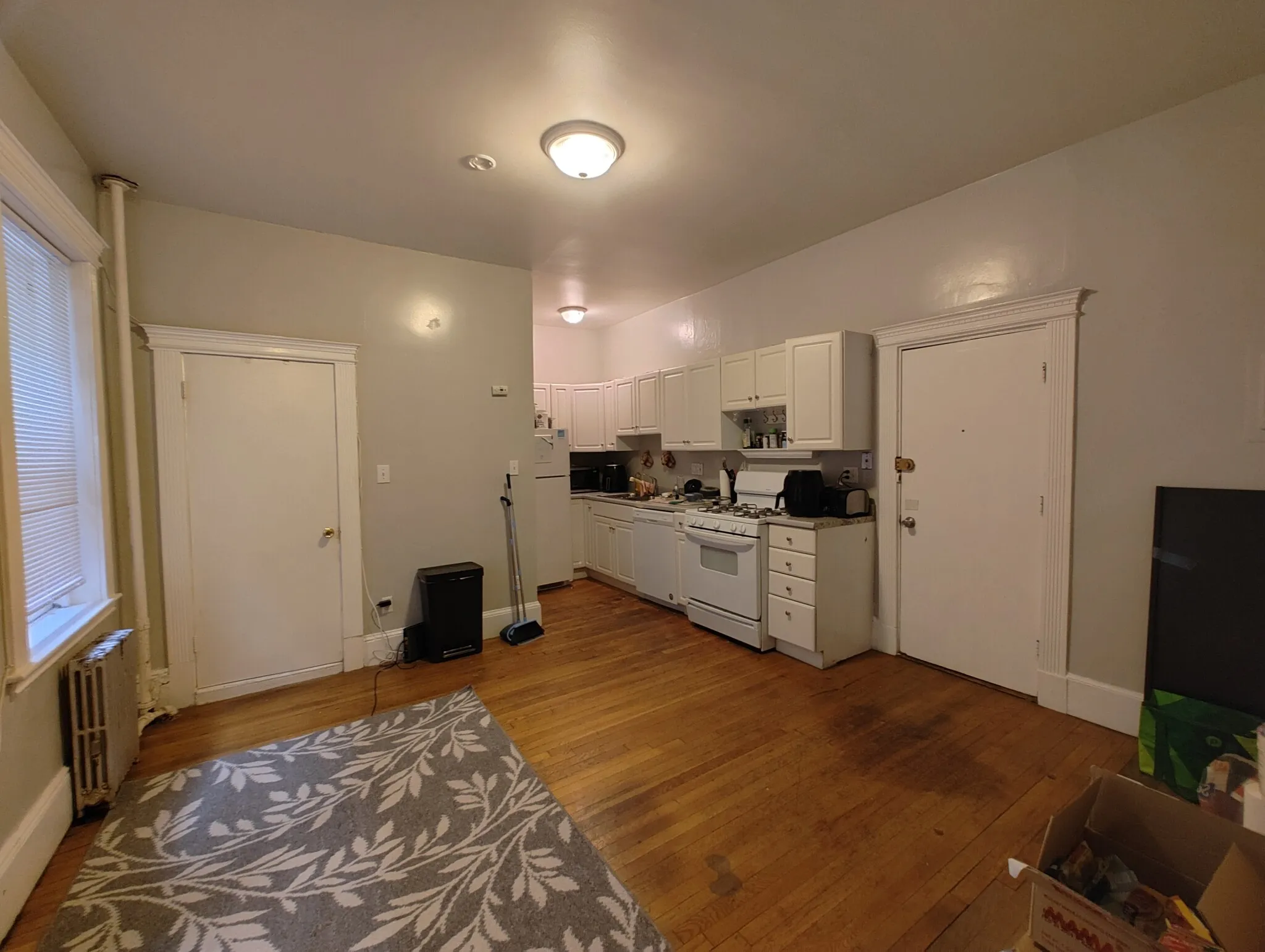 3 bed, 1 bath apartment for rent at 447 Park Dr Unit 1A, Fenway — photo 3 of 5