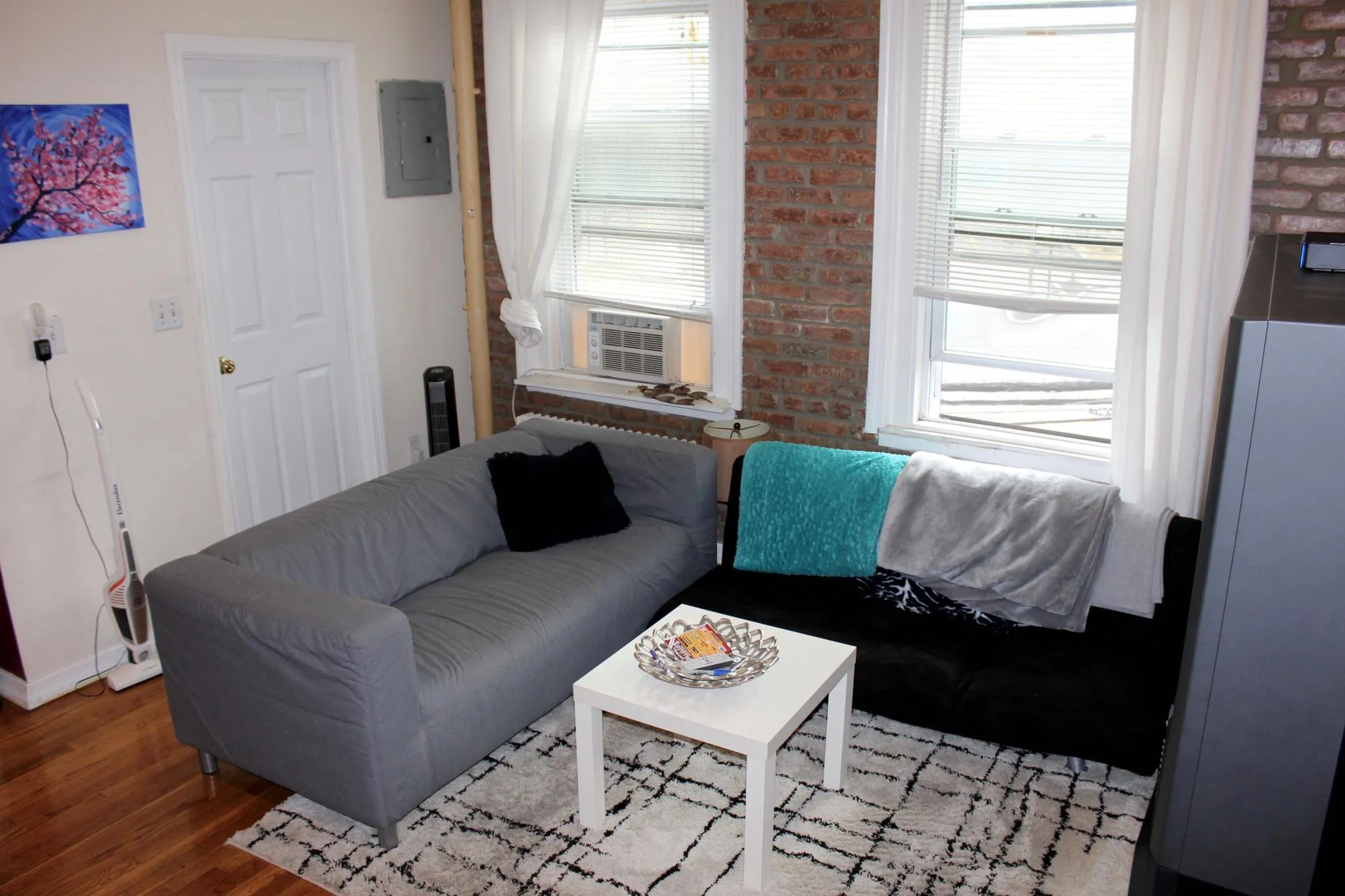 3 bed, 1 bath apartment for rent at 447 Park Dr Unit 1D, Fenway — photo 4 of 11